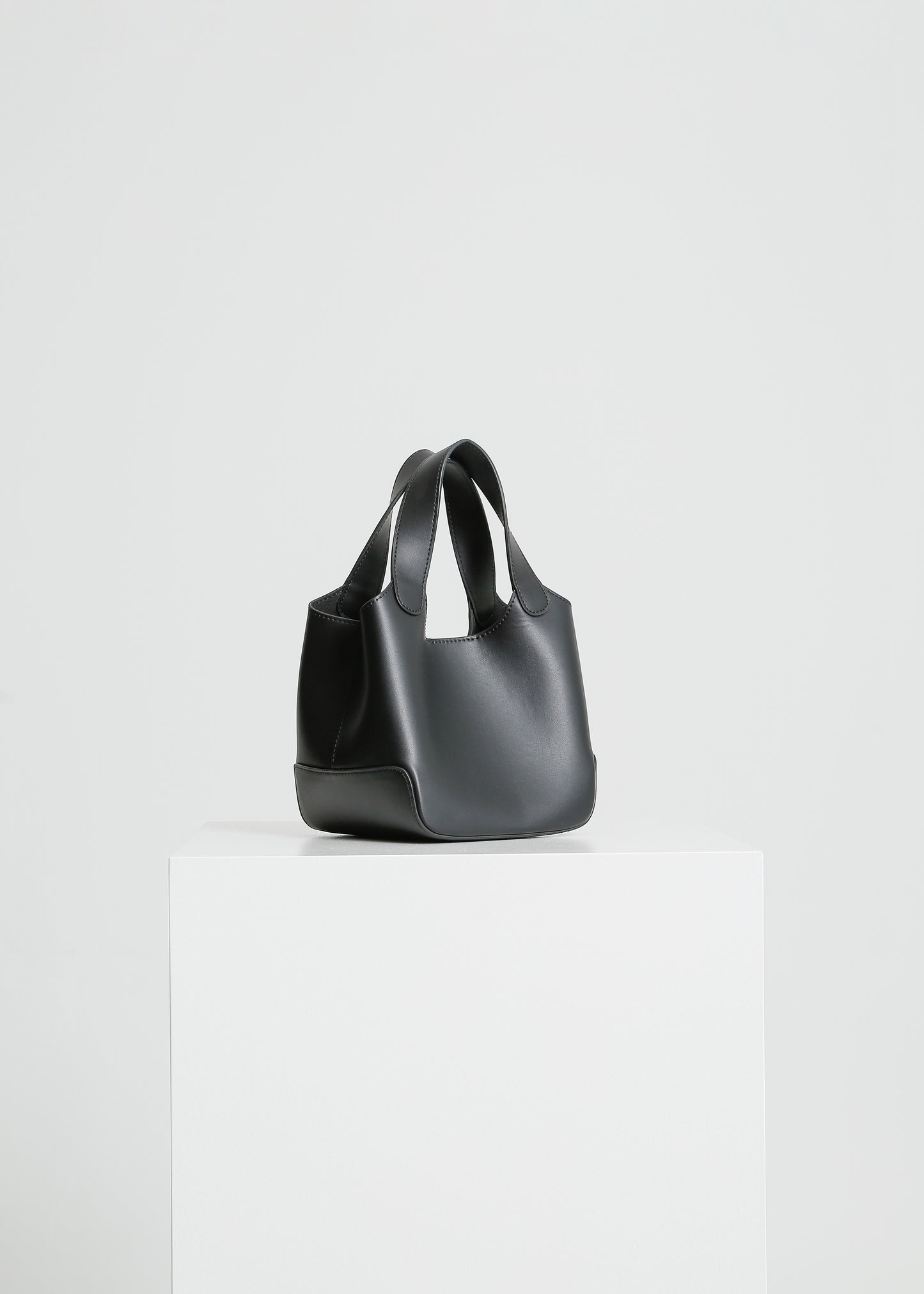 ALFIE BUCKET BAG / BLACK