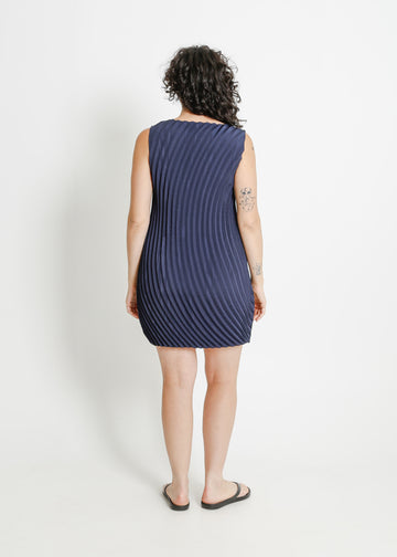 AISHA PLEAT DRESS  / NAVY