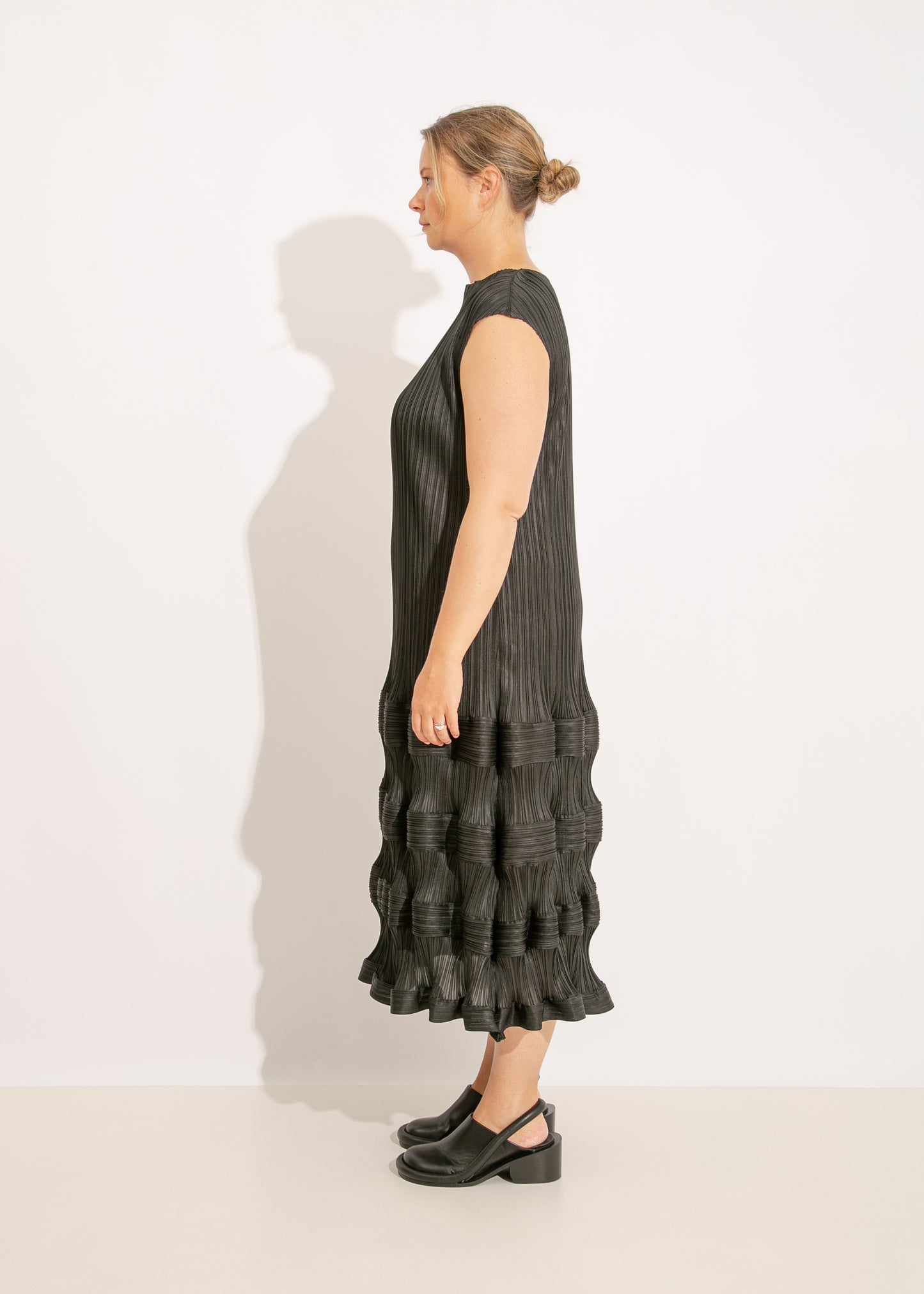 W24 | SAFA PLEAT DRESS  / BLACK