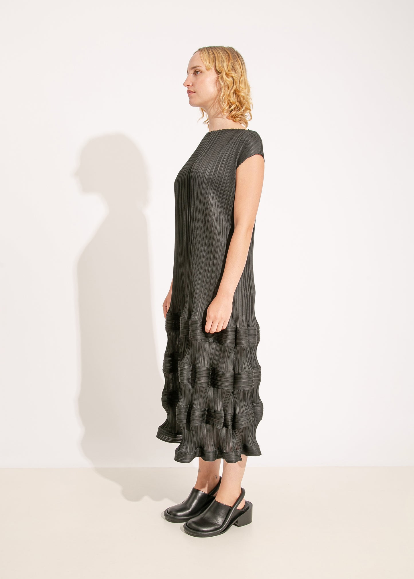 W24 | SAFA PLEAT DRESS  / BLACK