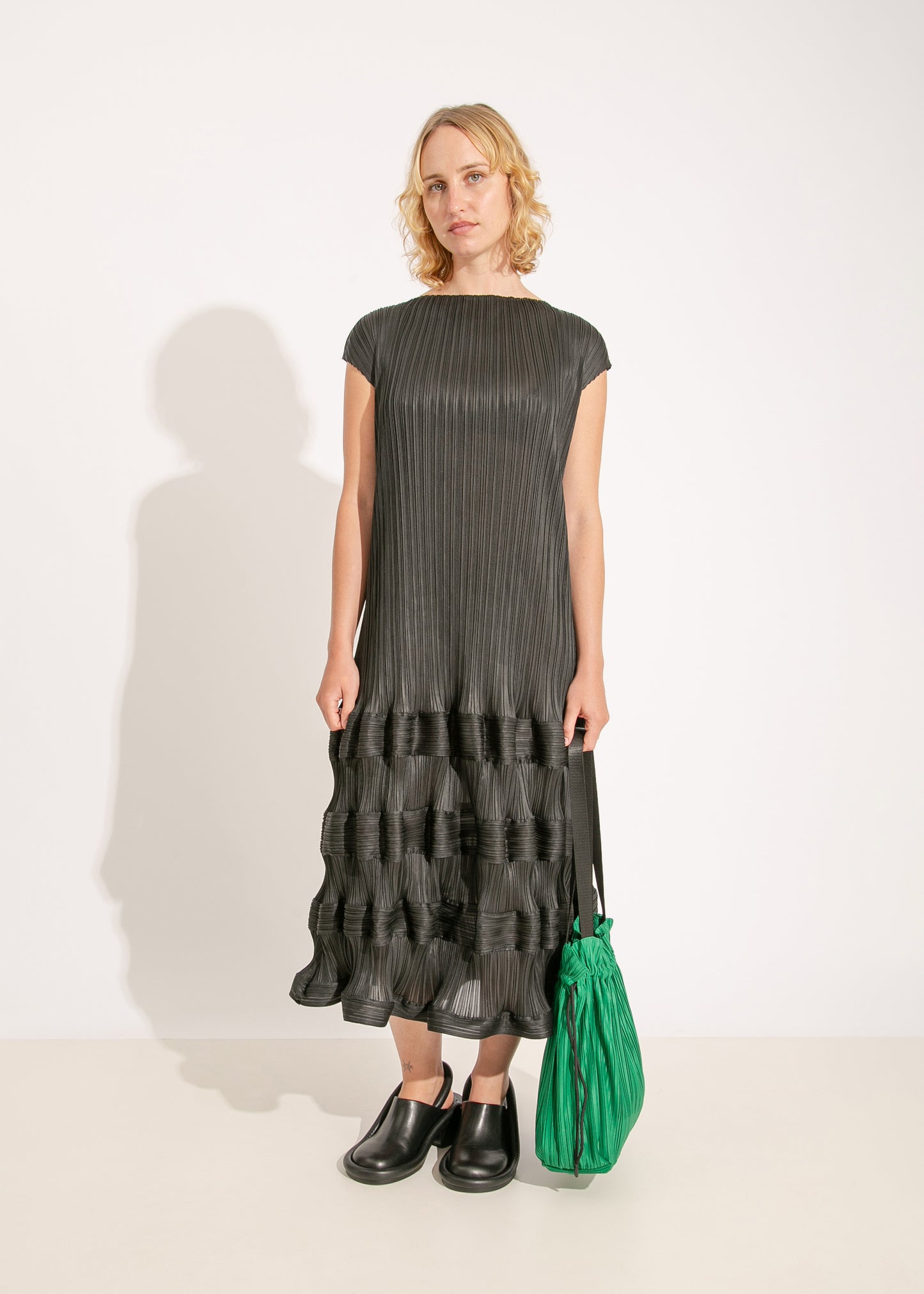 W24 | SAFA PLEAT DRESS  / BLACK