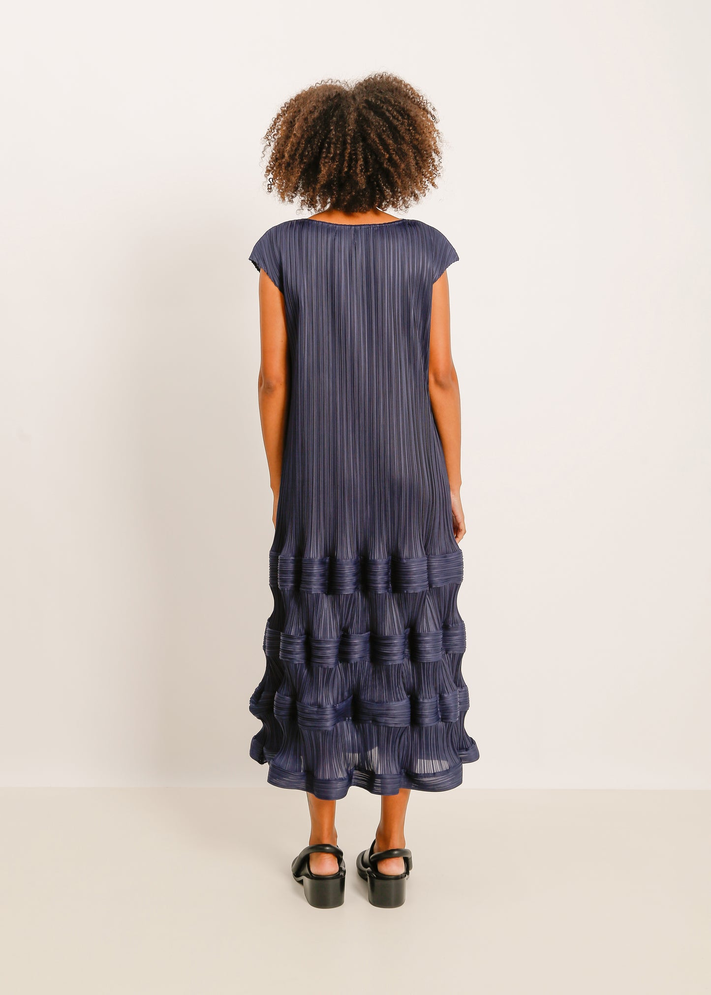 W24 | SAFA PLEAT DRESS  / NAVY