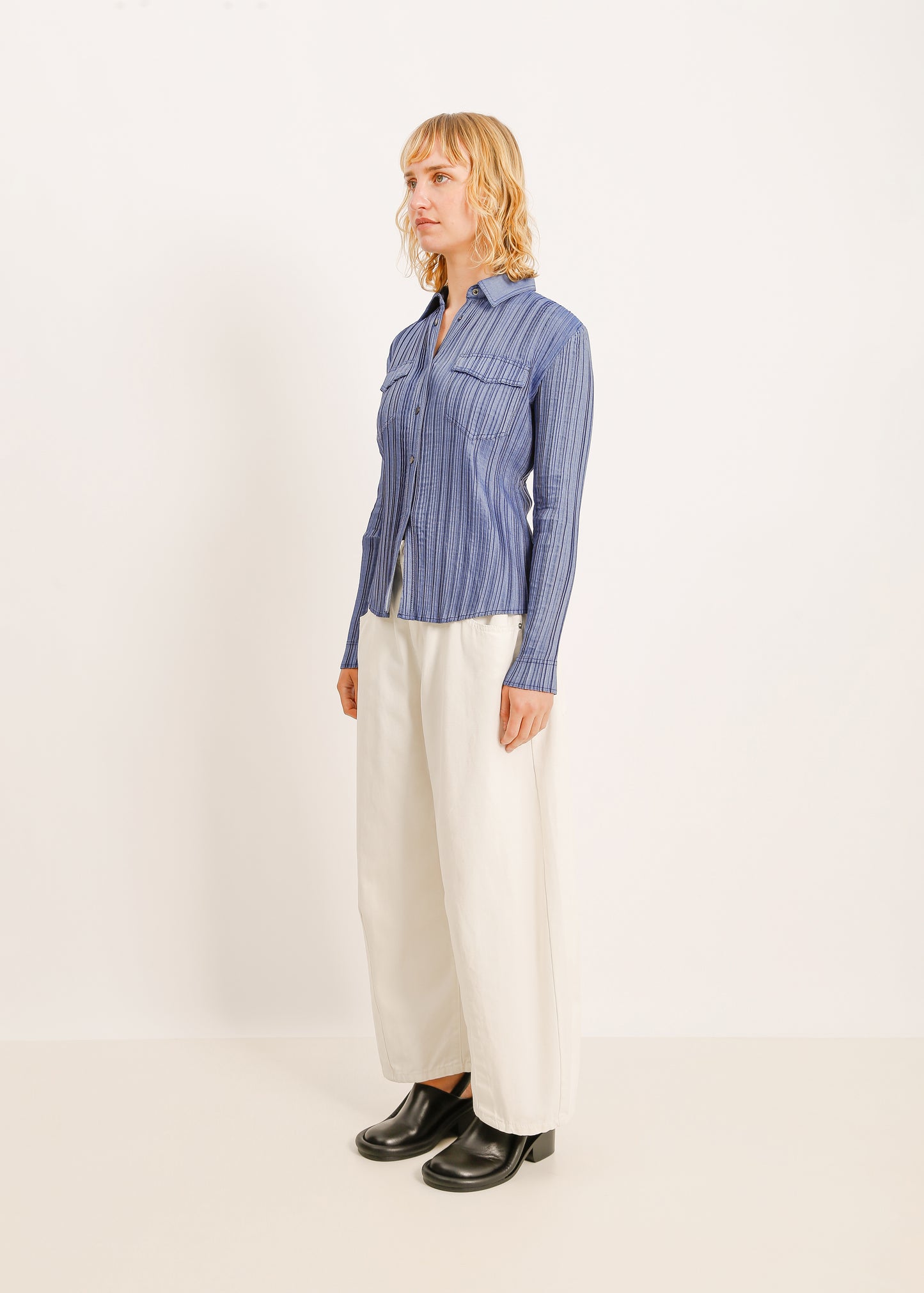 W24 | SUNNY PLEAT SHIRT / CHAMBRAY BLUE