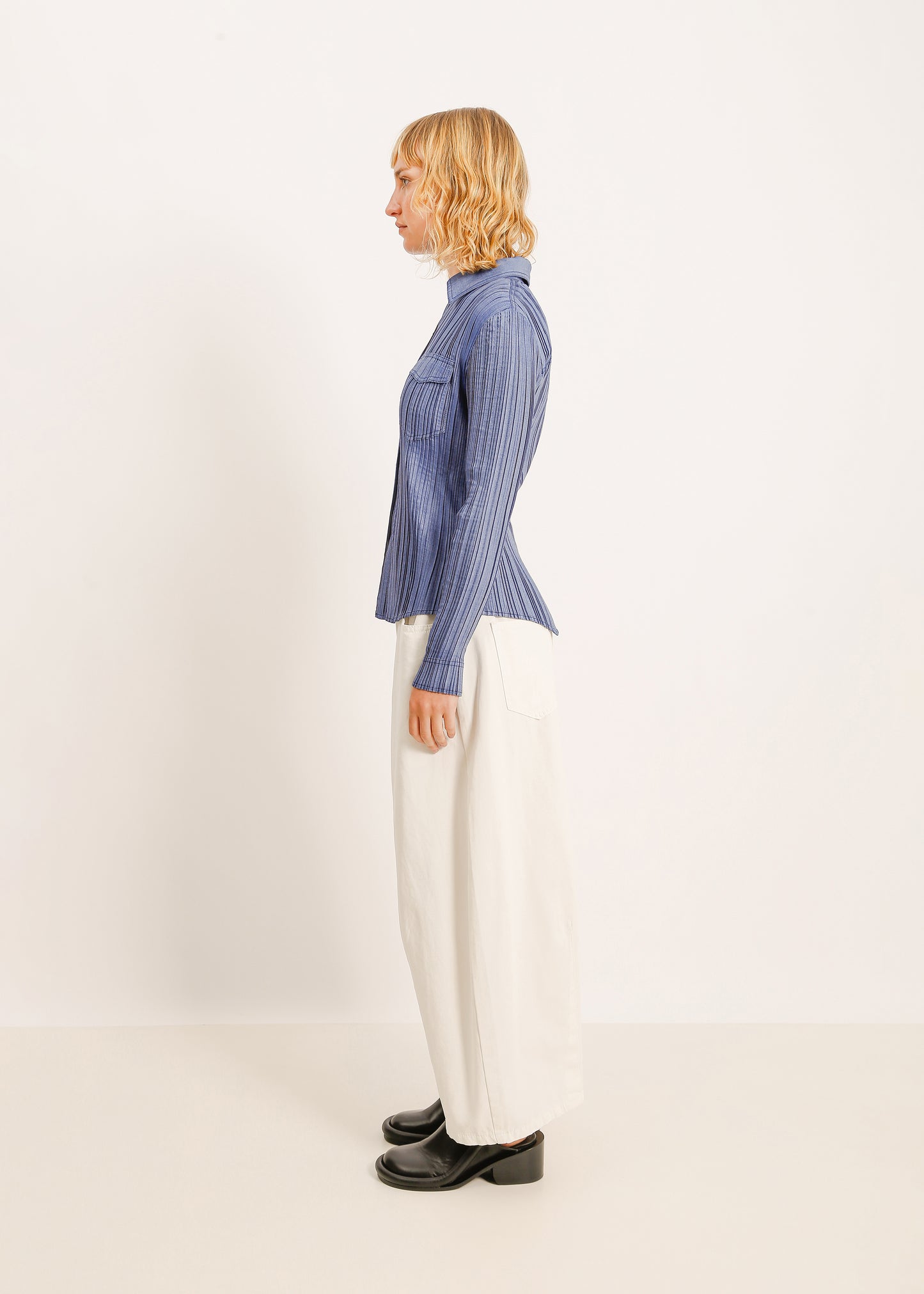 W24 | SUNNY PLEAT SHIRT / CHAMBRAY BLUE