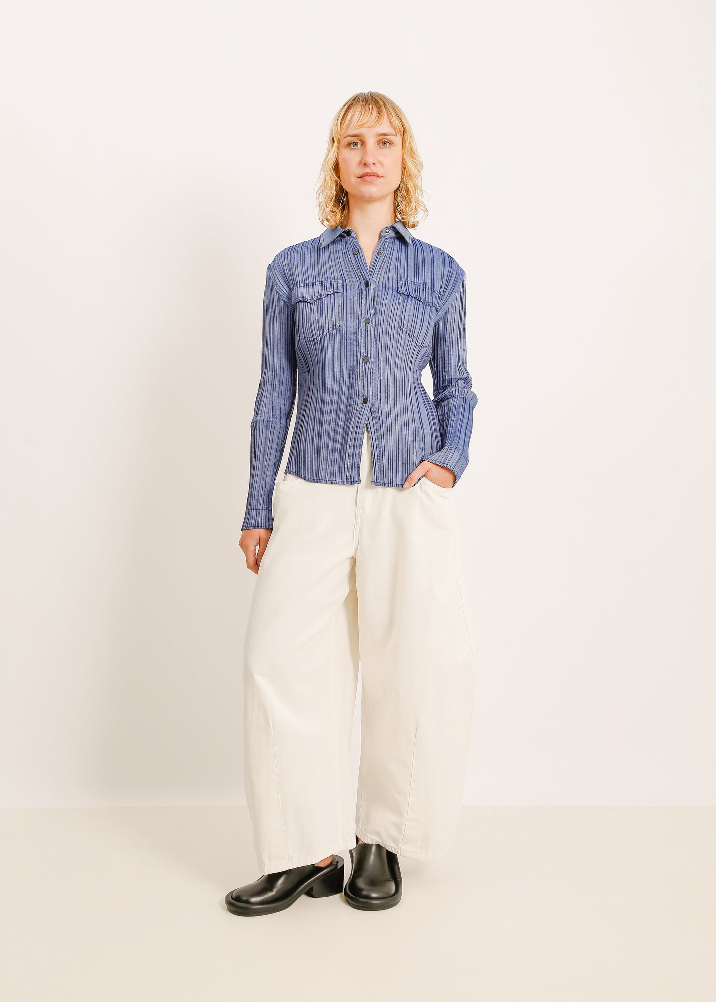 W24 | SUNNY PLEAT SHIRT / CHAMBRAY BLUE