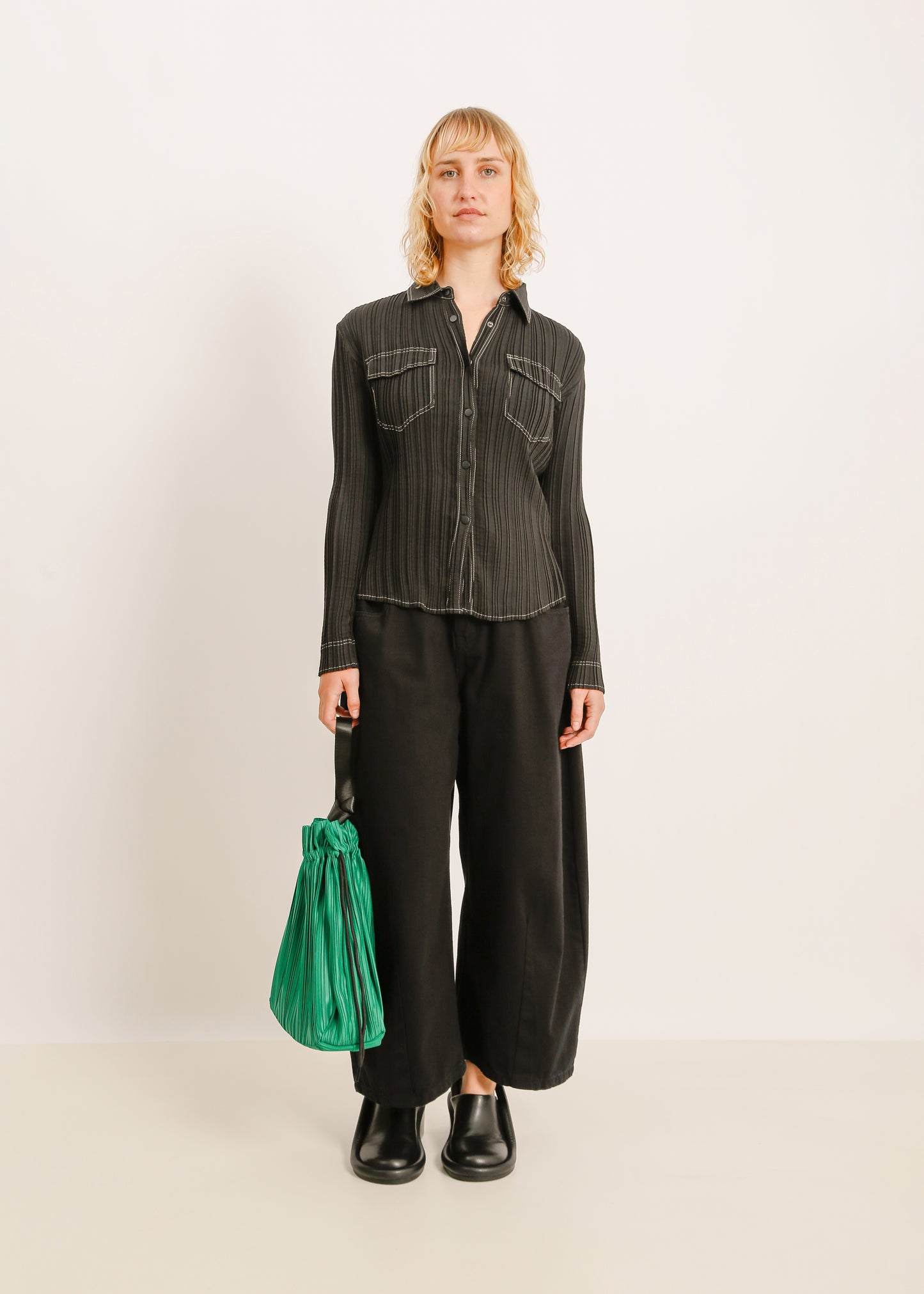 SUNNY PLEAT SHIRT / BLACK