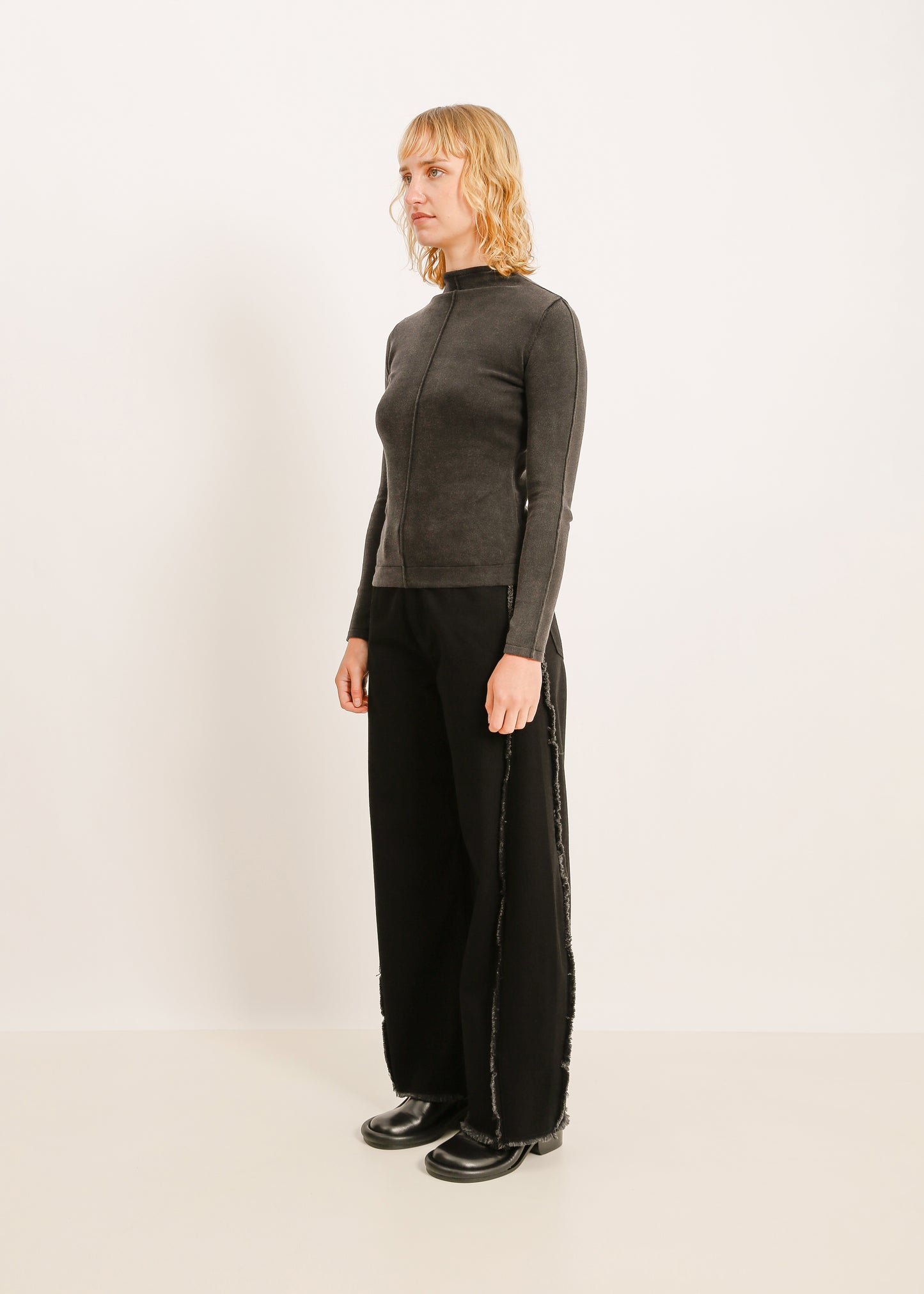 W24 | SANA KNIT / BLACK WASH