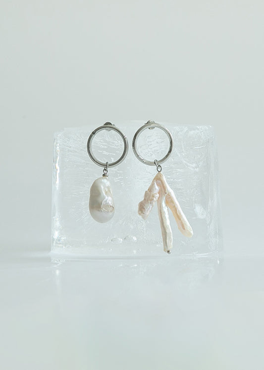 ABSTRACT PEARL EARRING / SILVER