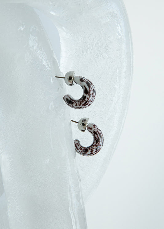 MICRO GLASS HOOP EARRING / MAUVE SPECKLE