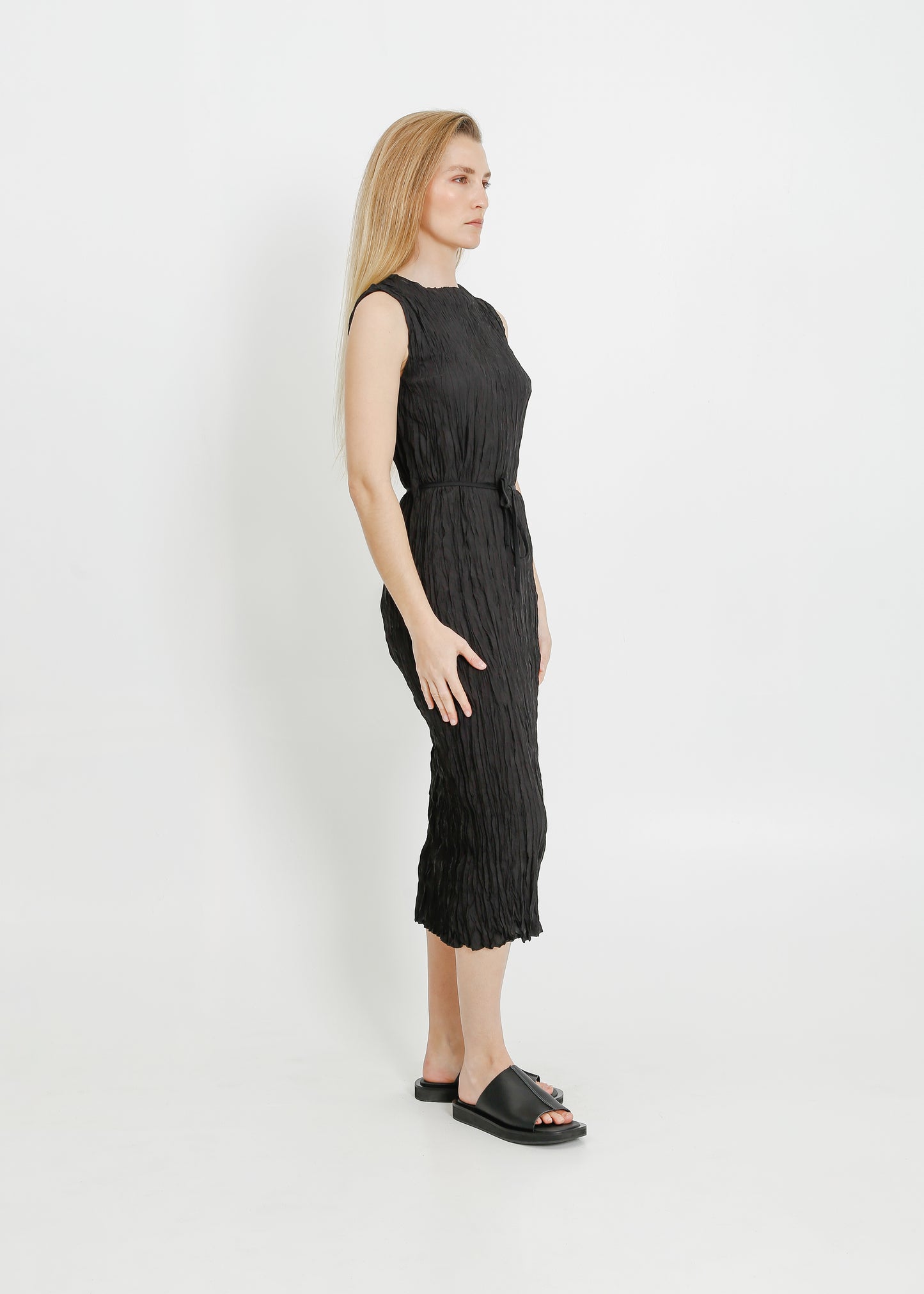 REAH PLEAT DRESS  / BLACK