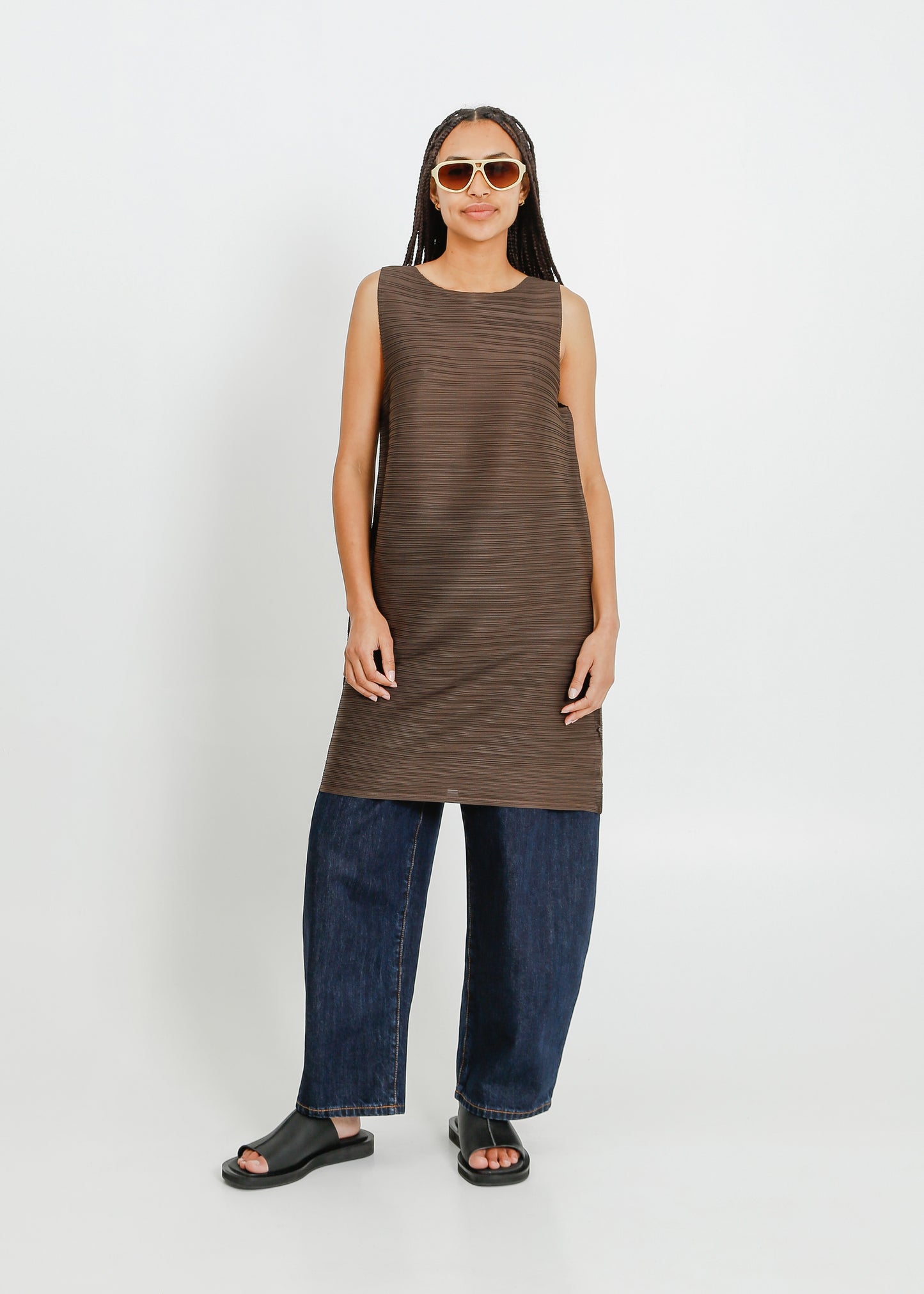 RICKI PLEAT DRESS / CHOCOLATE