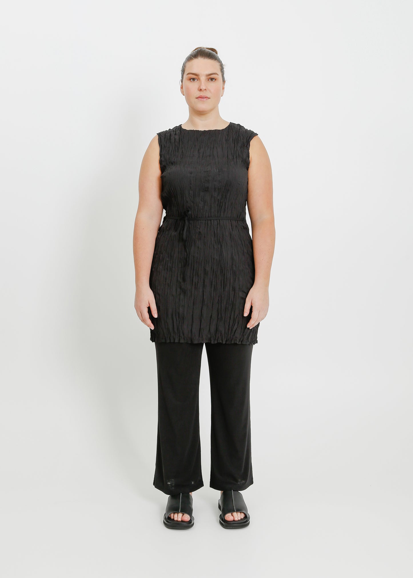 JOSS PLEAT DRESS / BLACK