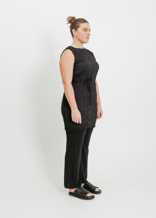 JOSS PLEAT DRESS / BLACK