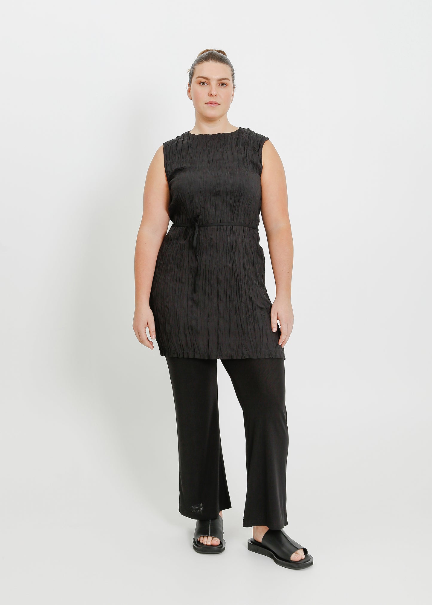 JOSS PLEAT DRESS / BLACK