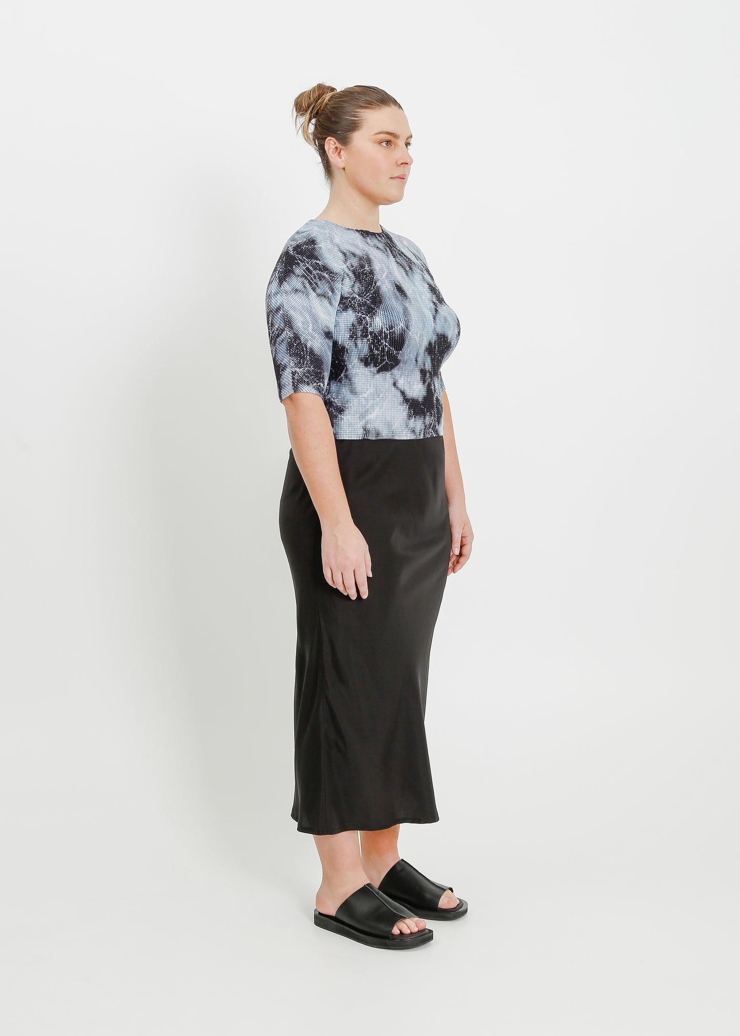 RUNE PLEAT TOP / ICE-BLACK