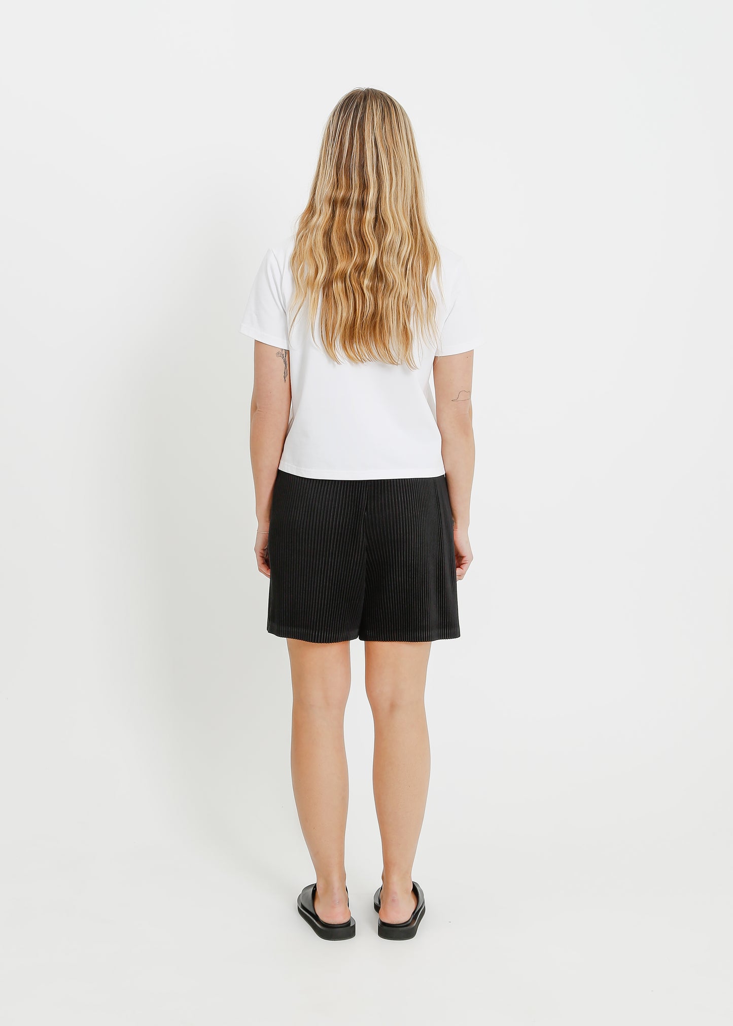 LUCKY PLEAT SHORT / BLACK