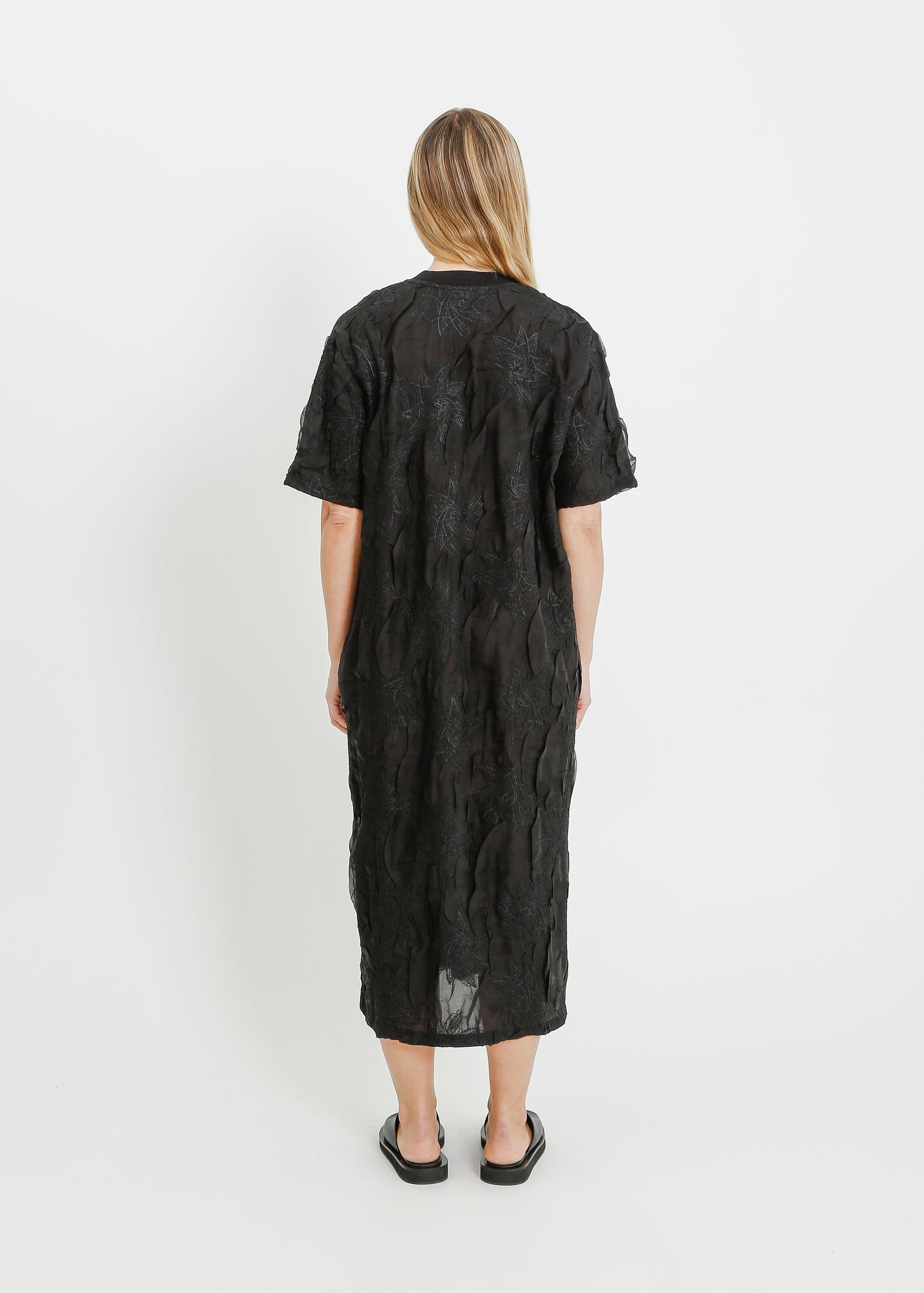 STORY PLEAT TEE DRESS / ONYX