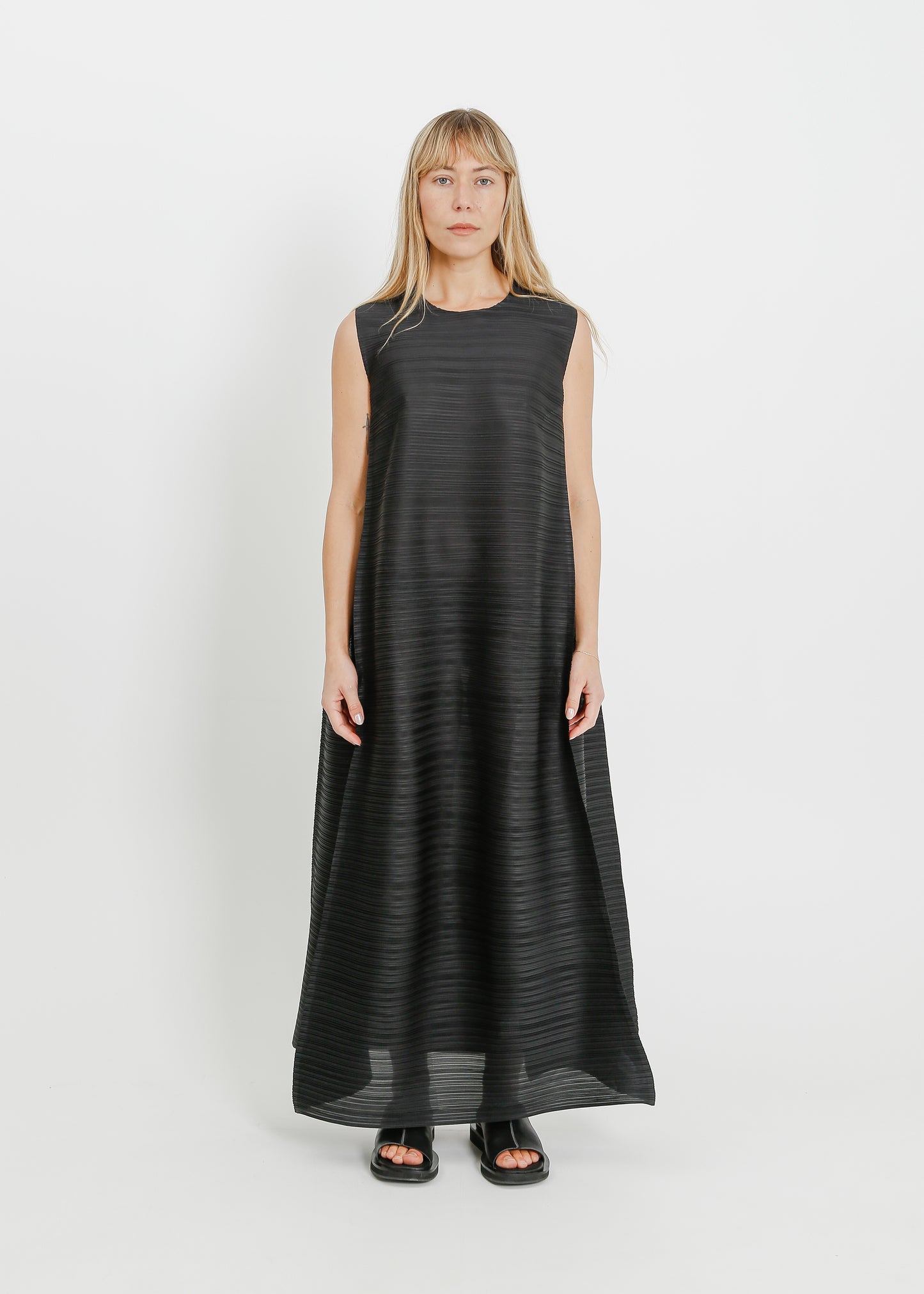 ZIGGY PLEAT DRESS / BLACK