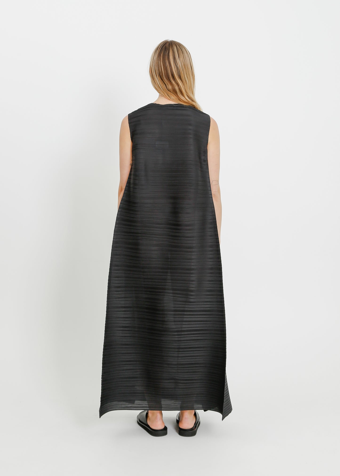 ZIGGY PLEAT DRESS / BLACK