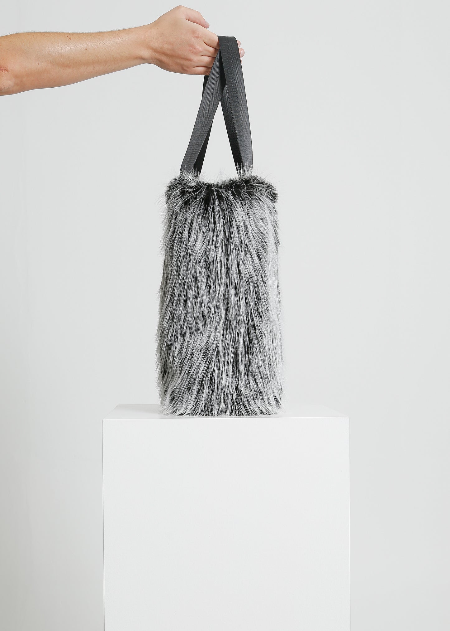 TEMIN FUR TOTE / BLACK-WHITE FUR