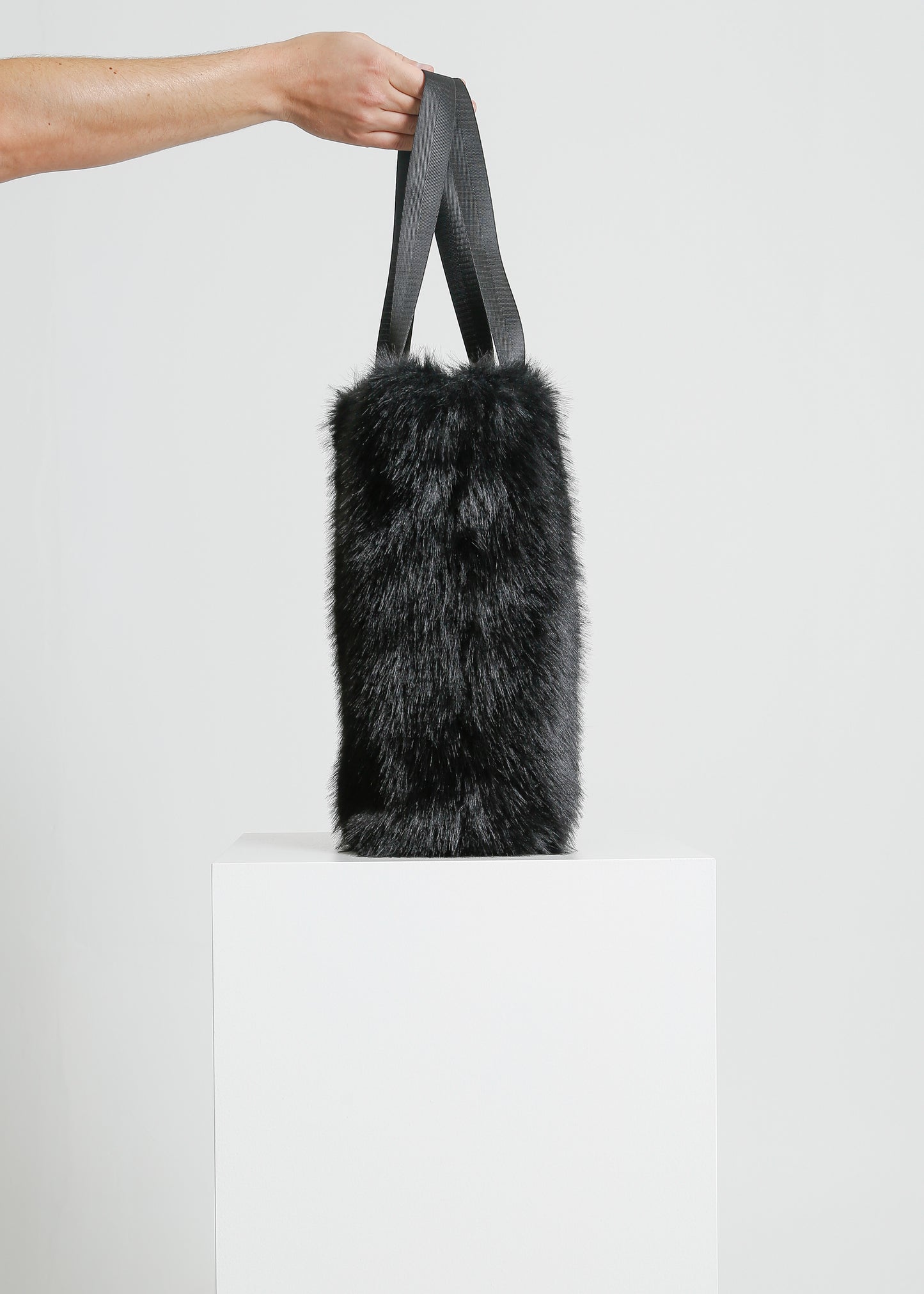 TEMIN FUR TOTE / BLACK FUR