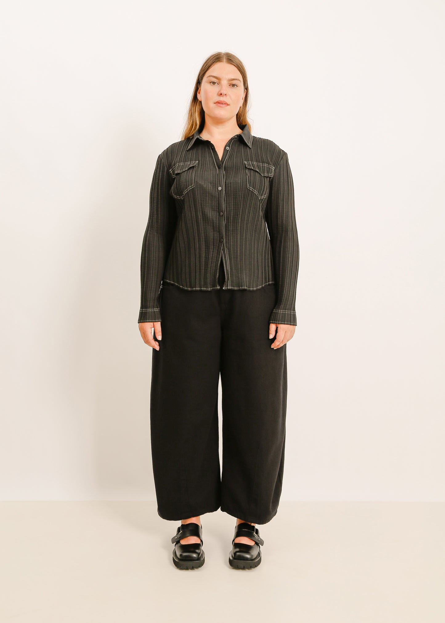 SUNNY PLEAT SHIRT / BLACK